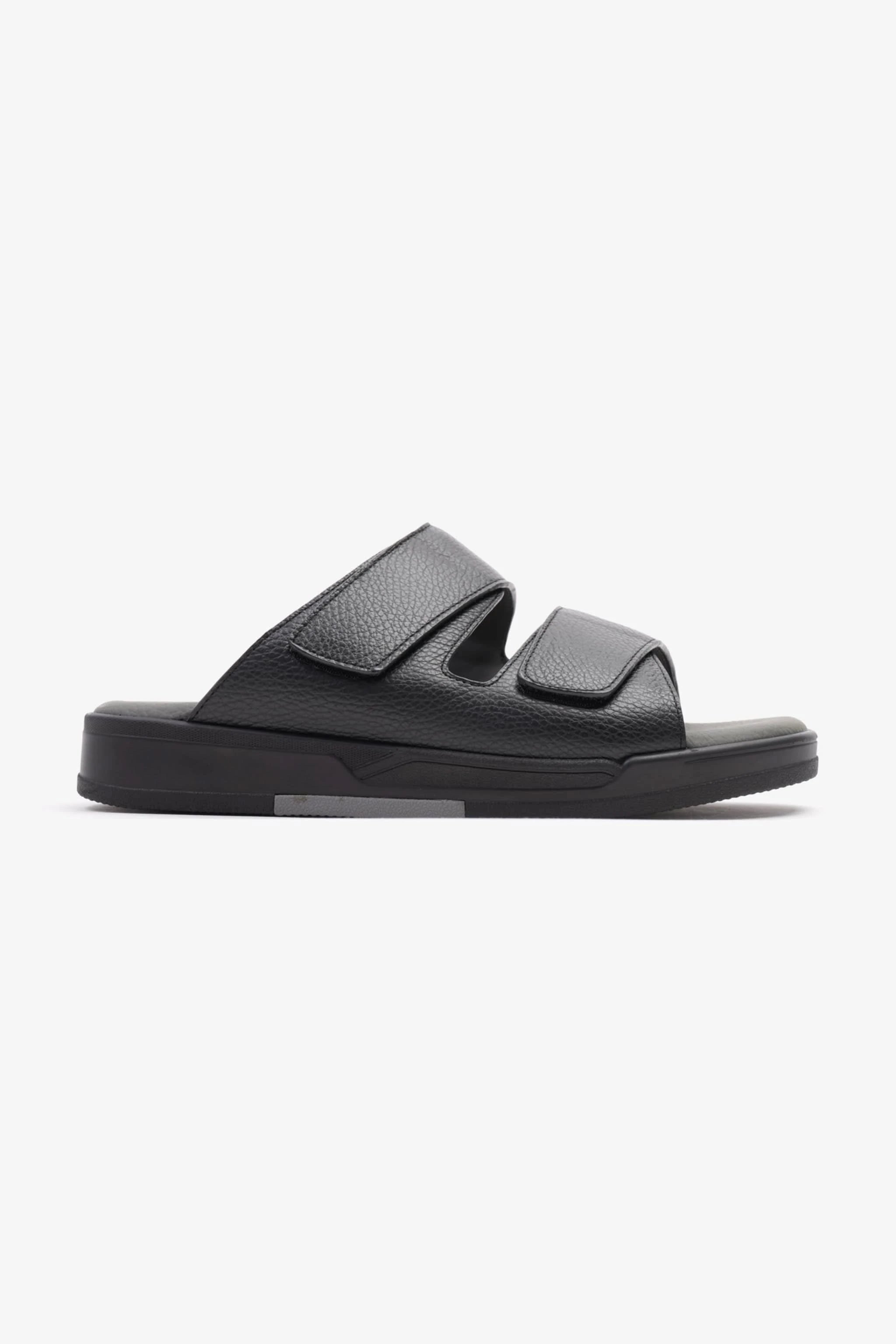 UOMO CAVALIER MEN'S LEATHER SANDALS, COMFORTABLE FOOTBED, SUMMER WEAR, VERSATILE BLACK - Seventy7