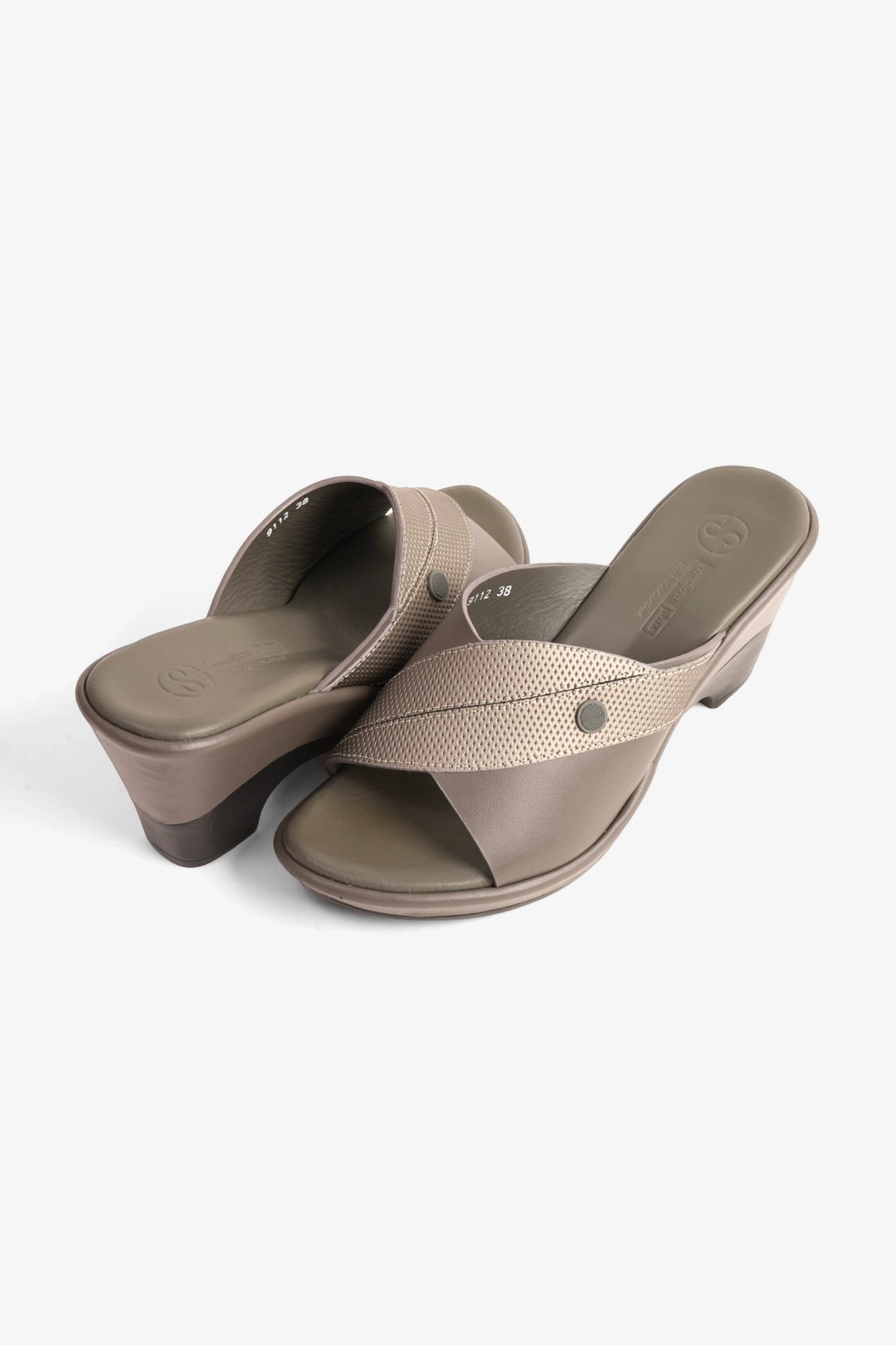 COMFORT PLUS SUPORTIVE LEATHER MULES WITH LOW HEEL GREY - Seventy7