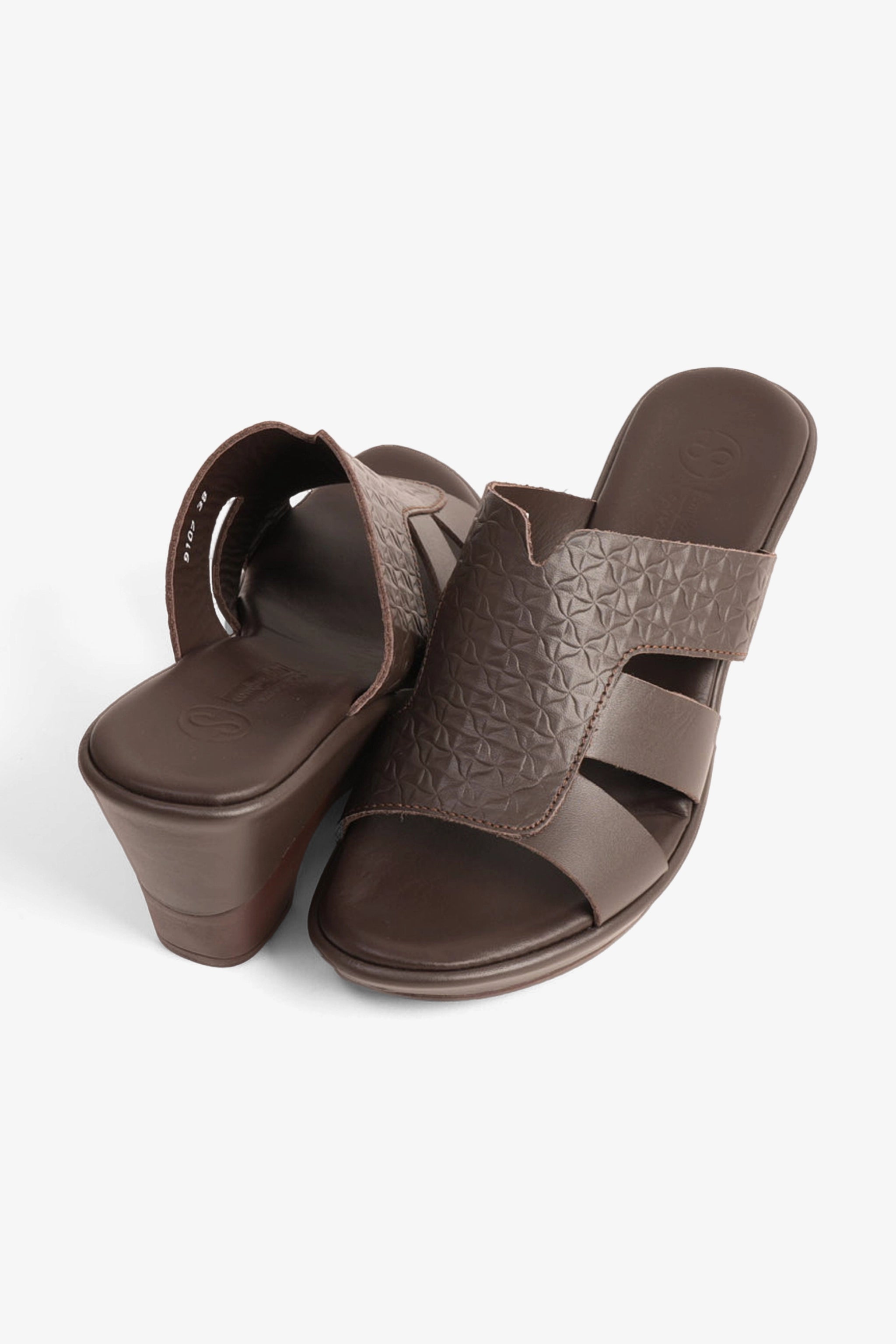 COMFORT PLUS WOMEN'S EMBOSSED LEATHER WEDGES BROWN - Seventy7