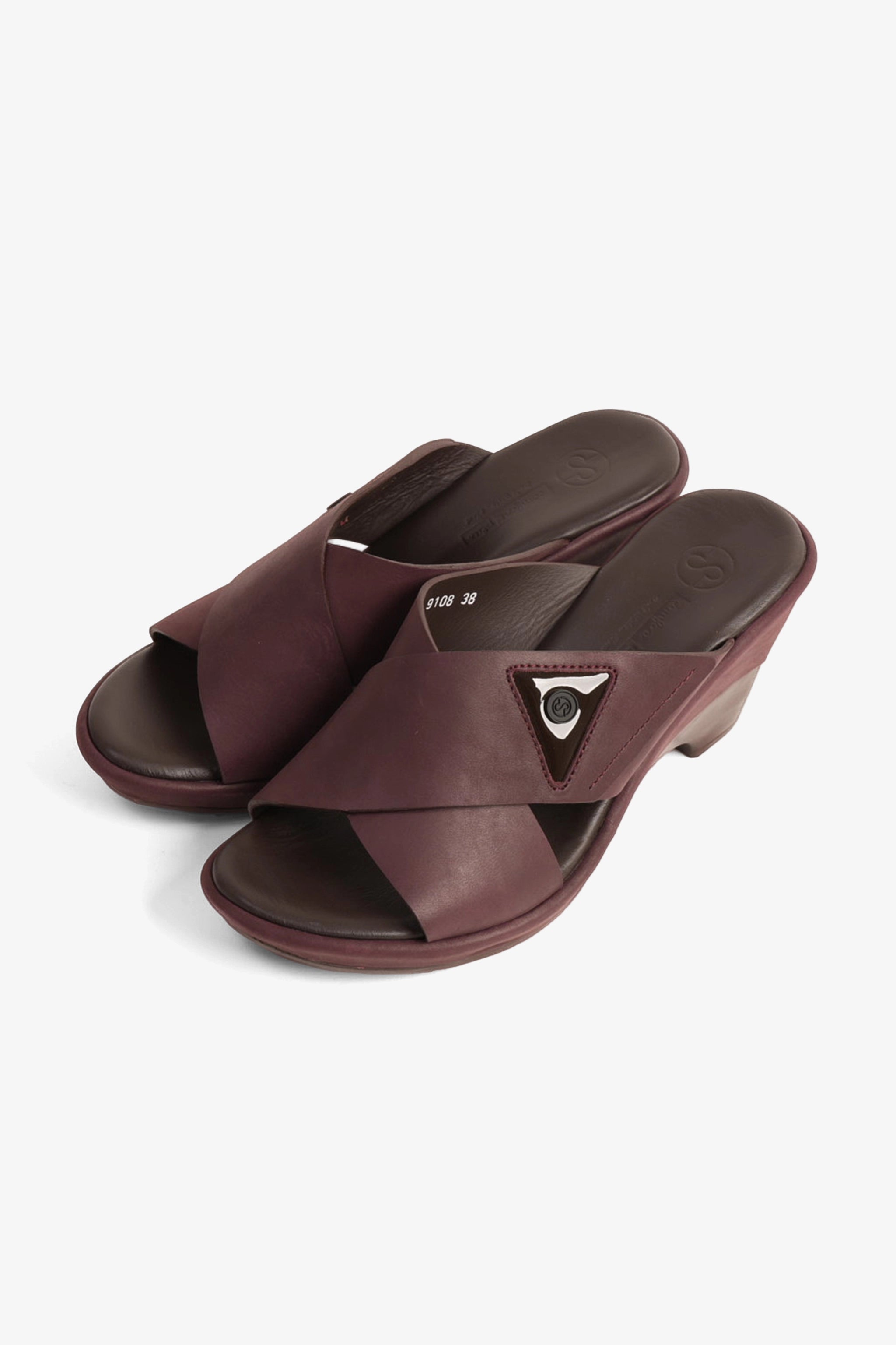 COMFORT PLUS LEATHER CROSS-STRAP WOMENS SLIDE SANDALS BROWN - Seventy7