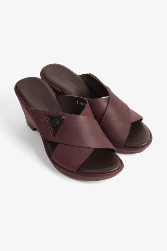 COMFORT PLUS LEATHER CROSS-STRAP WOMENS SLIDE SANDALS BROWN - Seventy7