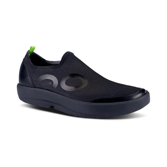 OOFOS MEN'S OOMG EEZE LOW  SHOES- BLACK